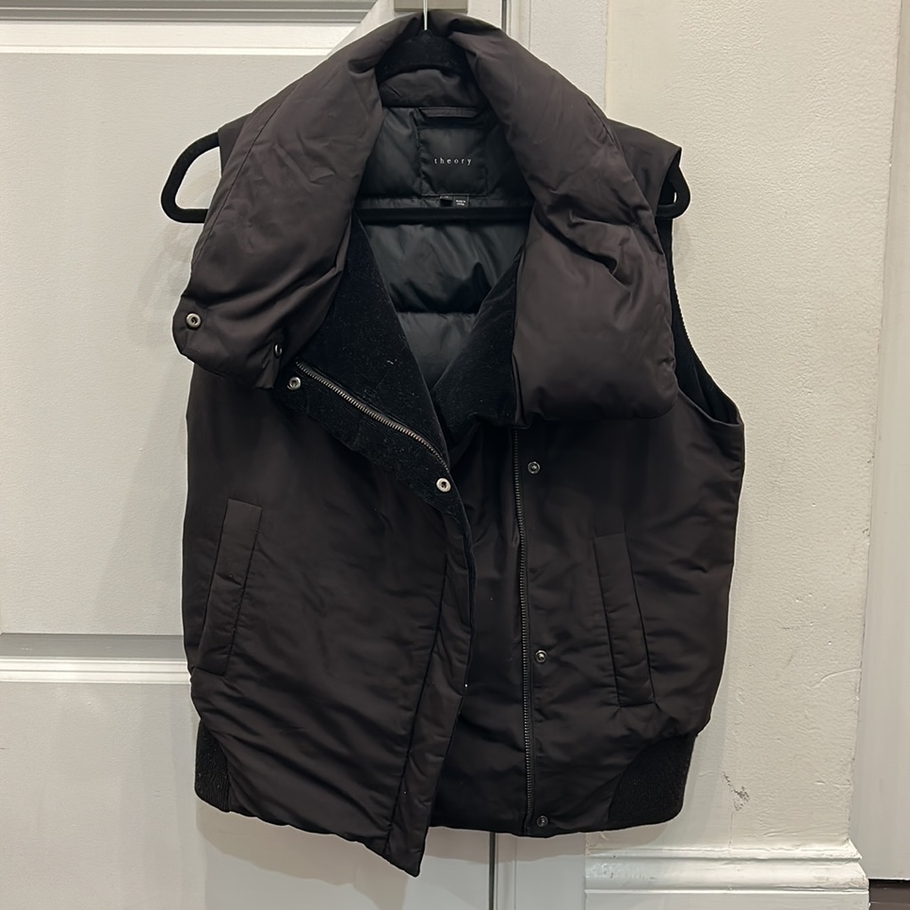 Theory Black Puffer Vest Size Medium
